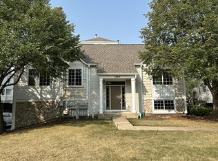 1860 Middlebury Dr #1860, Aurora, IL 60503