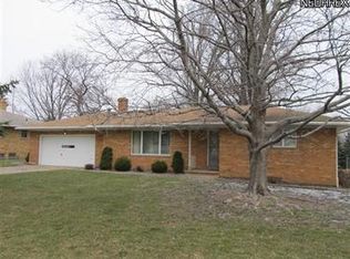 681 E Parkhaven Dr, Seven Hills, OH
