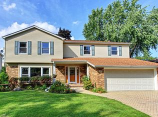 160 University Dr, Buffalo Grove, IL 60089