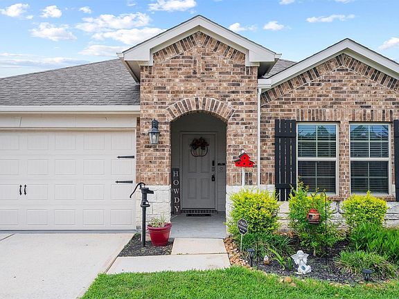 3rd image of 2219 Silver Dove Ln