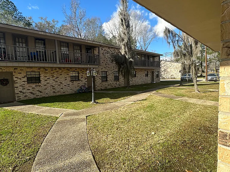 14020 Tiger Bend Rd #4 — Photo 9