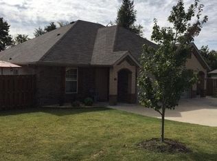 873 Meadowlands Dr, Centerton, AR 72719