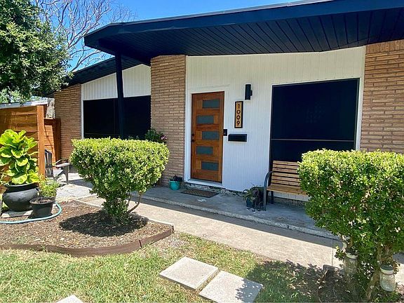 4th image of 1009 Coral Pl