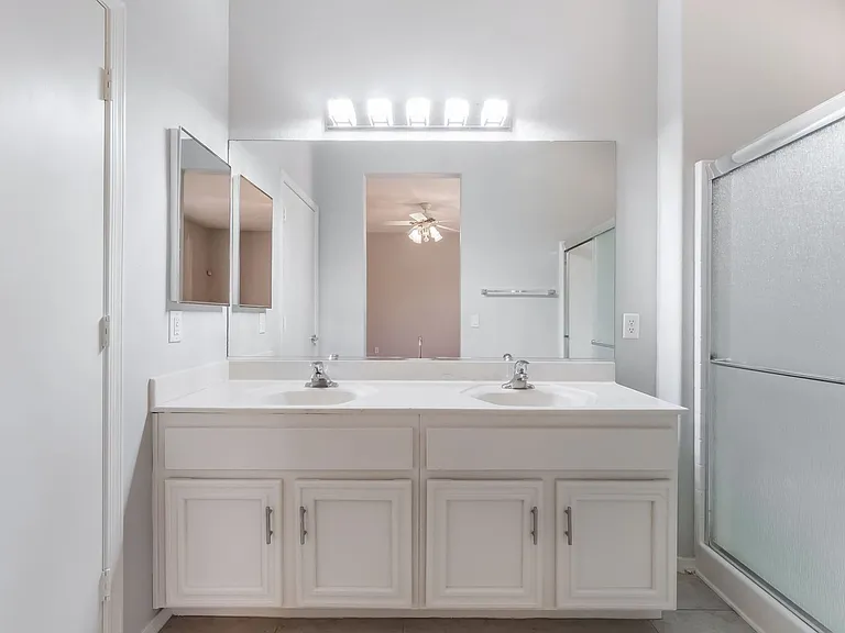 2571 Thatcher Ave — Photo 18