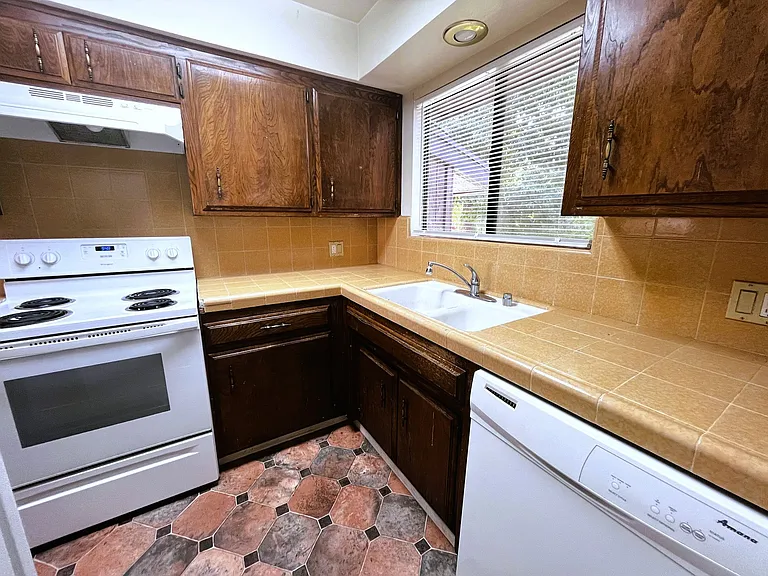 2531 Olive Street — Photo 6