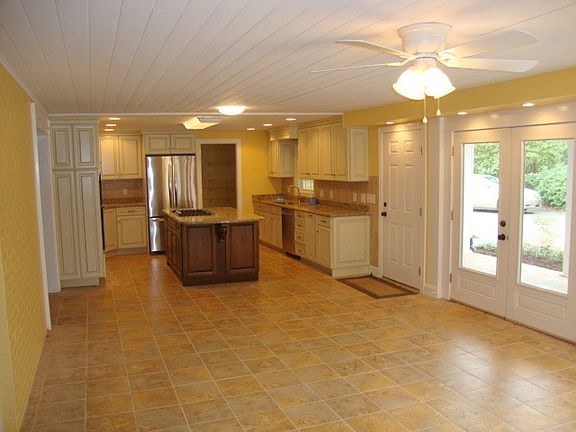 4th image of 1027 Glendalyn Cir