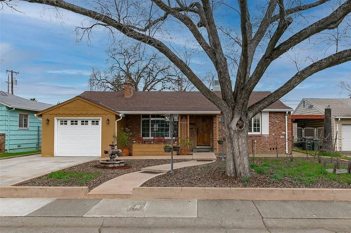 5735 Milner Way photo 1
