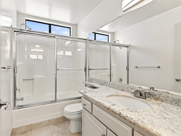 4247 Matilija Ave #102 — Photo 29
