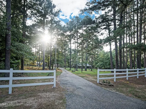 250 Roberts Rd, Magee, MS 39111