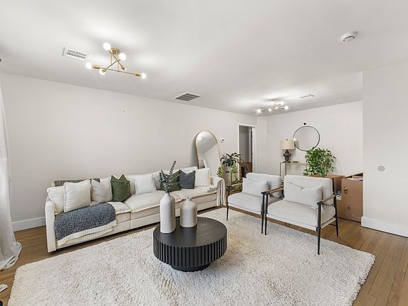 4th image of 22 Crescent Ct Floor 2