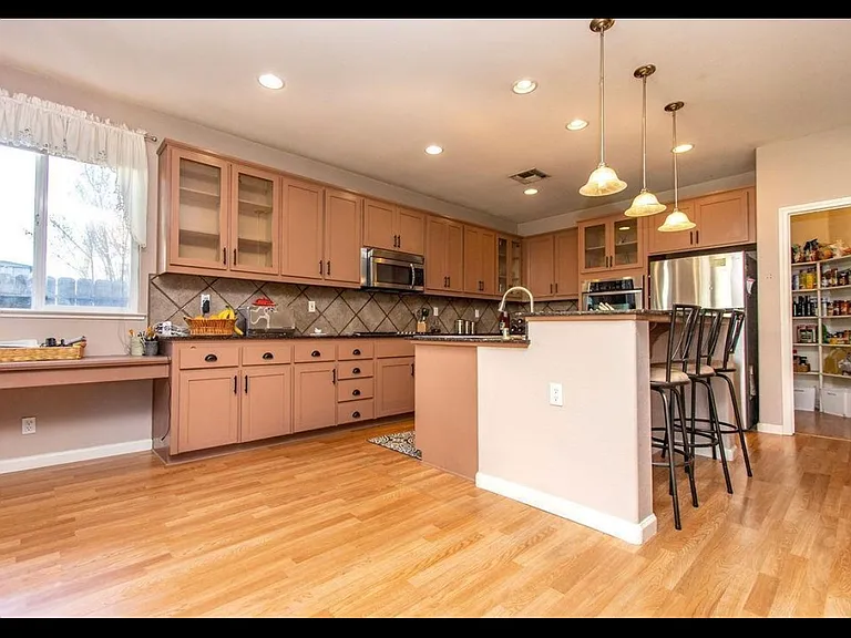 1209 Sweet Pea Dr — Photo 3