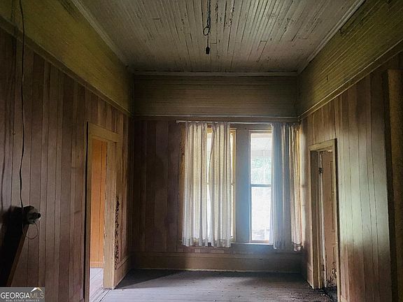 5th image of 667 Alston St