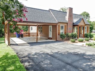 4210 Robinhood Rd, Winston Salem, NC 27106