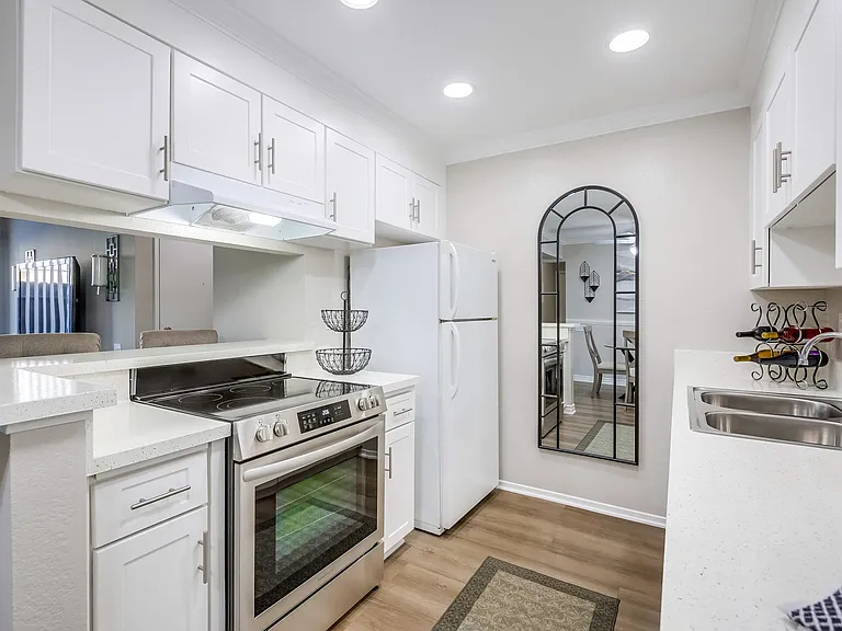 Villa Creek Apartments — Photo 19