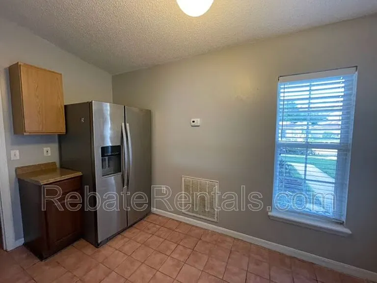 10538 Lantana Lakes Dr N — Photo 5