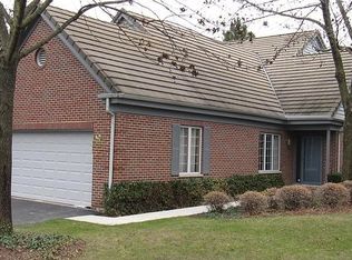 9 Southgate Ct, Burr Ridge, IL 60527