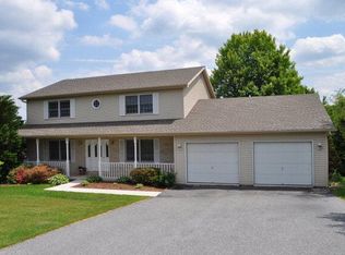 714 Pinewood Cir, Pottsville, PA 17901