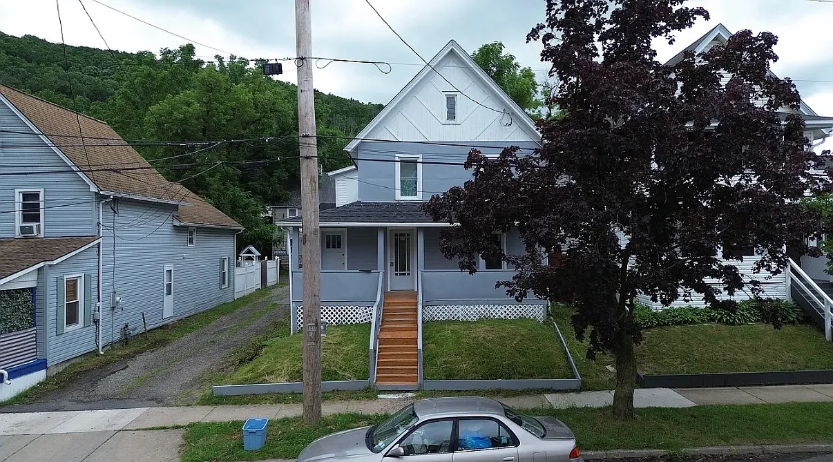 2 bed, 950 sqft, $1,300 — Photo 1
