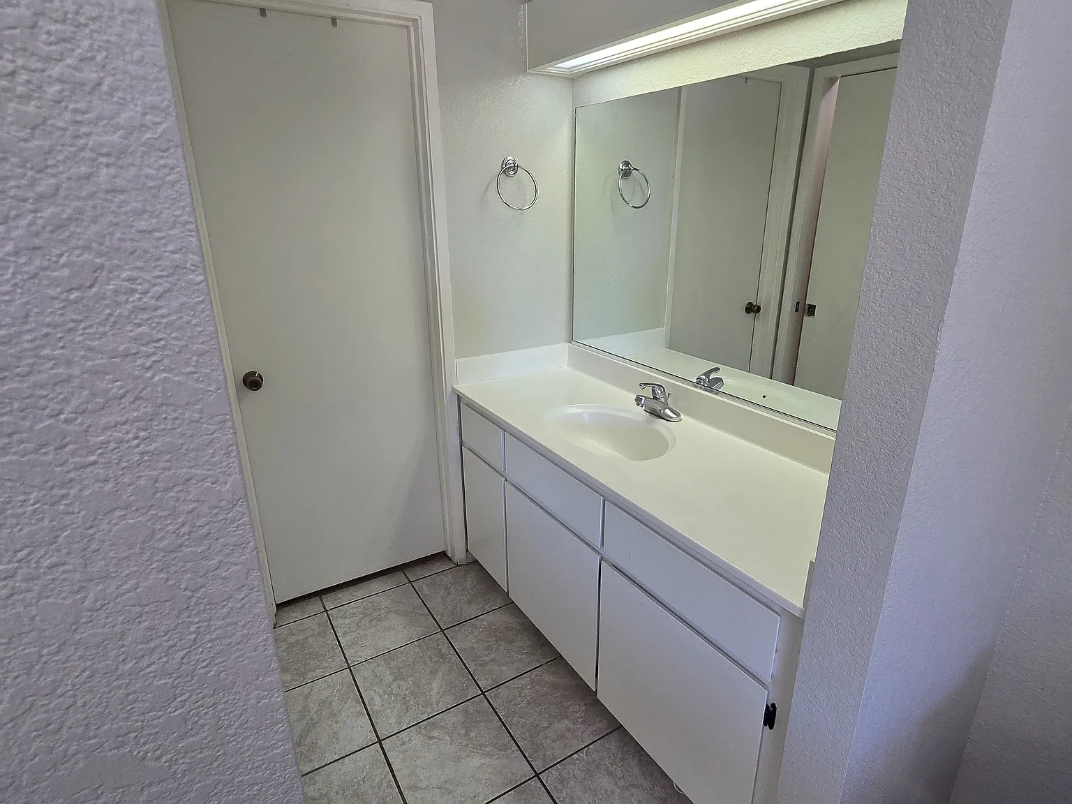2 bed, 1064 sqft, $1,050 — Photo 1