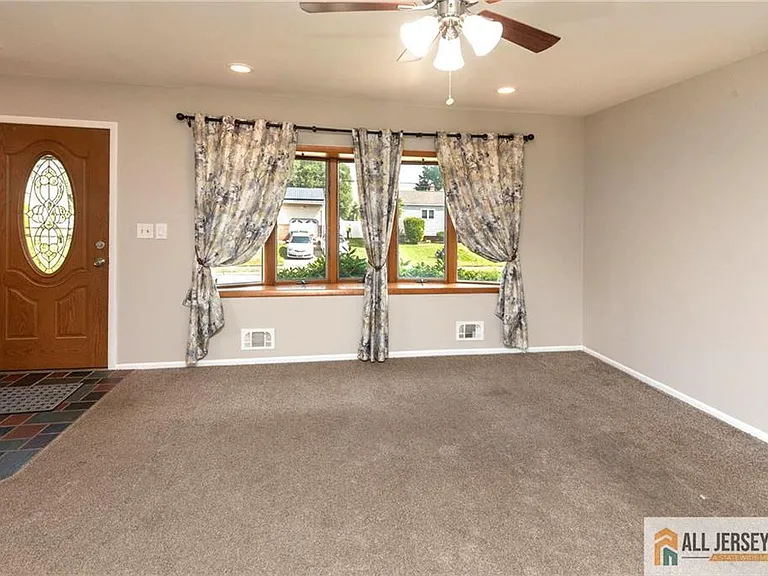 10 Eardley Rd — Photo 9