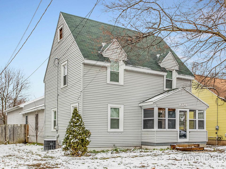 1st image of 1029 Hoyt St SE
