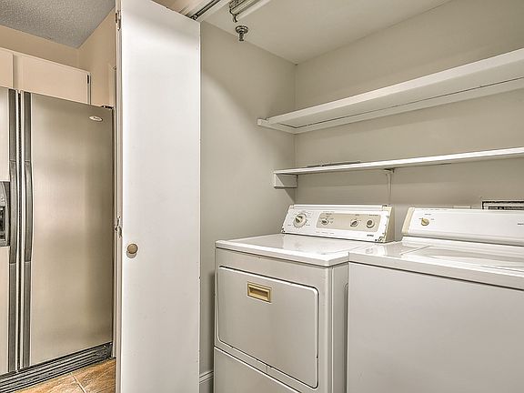5th image of 109 Beechnut St #1