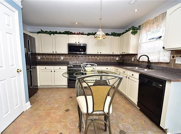 4th image of 2620 Buckleigh Dr