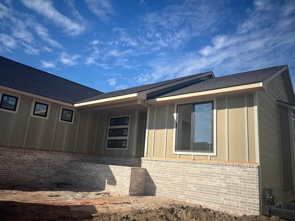 5013 N Emerald Ct, Maize, KS 67101