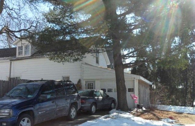 2nd image of 1750 Albany St