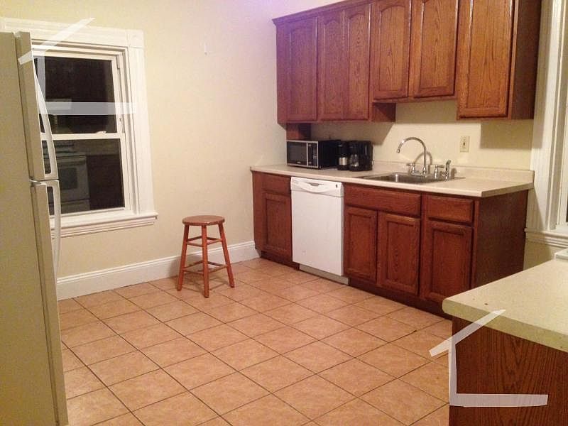 2nd image of 44 Linden St #Smn02