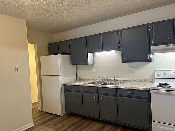 4th image of 2931 17th Ave #203