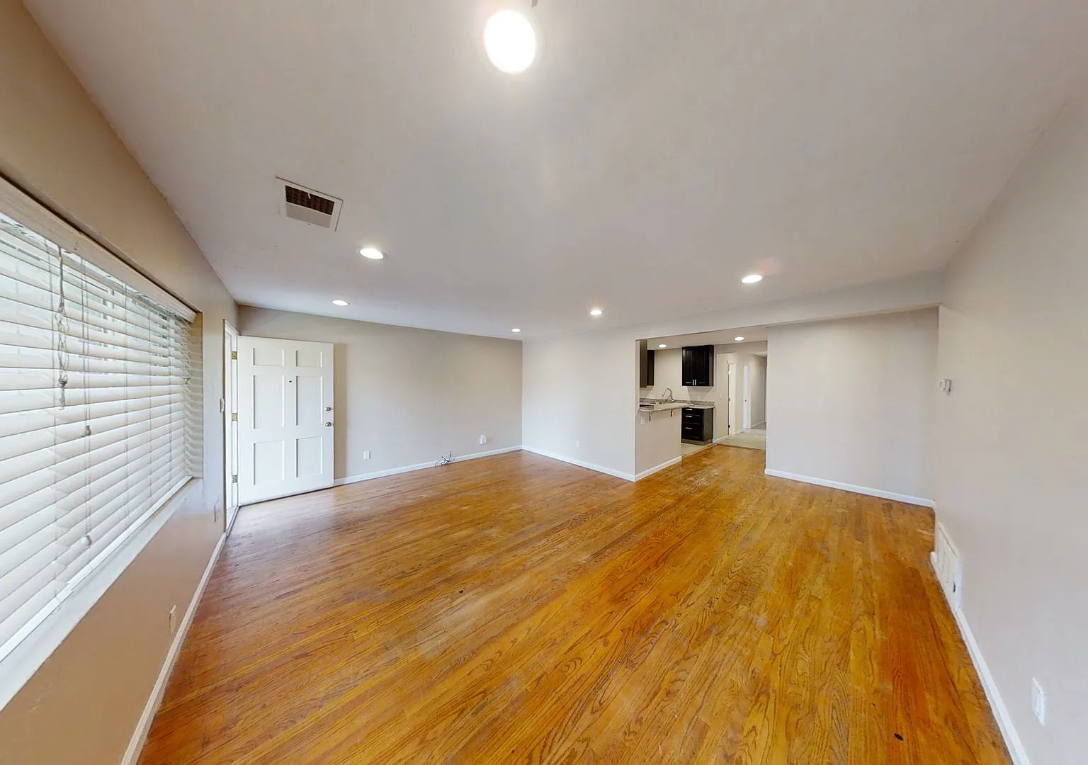 Spacious 8-Bedroom / 4-Bathroom Home Near SDSU Perfect for Large Groups — Photo 2