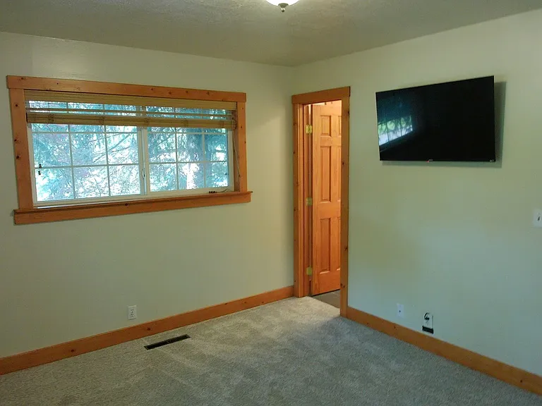 996 Thrushwood Dr — Photo 8