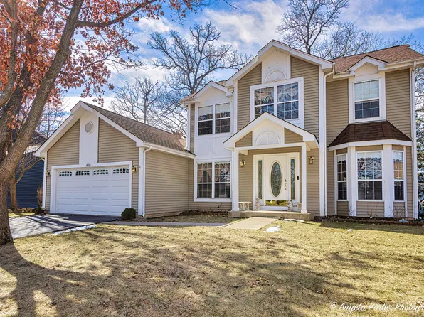 4106 Newport Dr, Island Lake, IL 60042