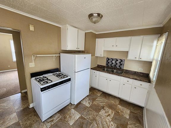 3rd image of 2115 Lawndale Ave