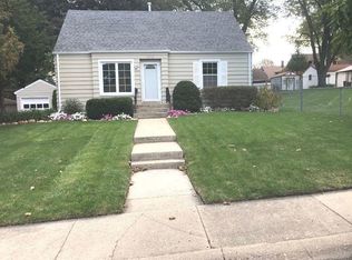 565 Clark St, Elgin, IL 60123