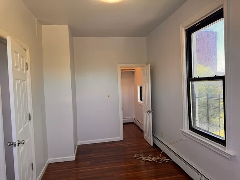 97 Waverly St #3R — Photo 4