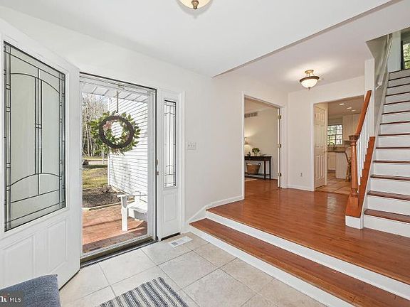 3rd image of 46 Battery Hill Dr