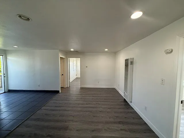 4163 1/2 S Budlong Ave — Photo 3