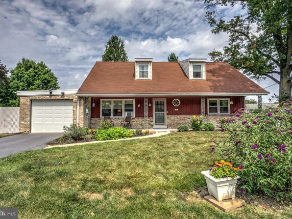 49 Cedar Ave, Brownstown, PA 17508