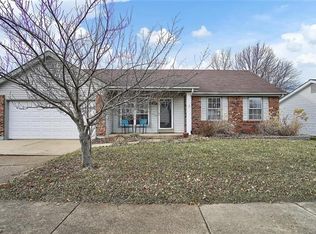 579 Summit Hills Dr, Fenton, MO 63026