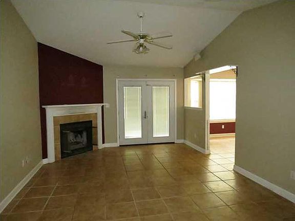 5th image of 2550 Farris Ave