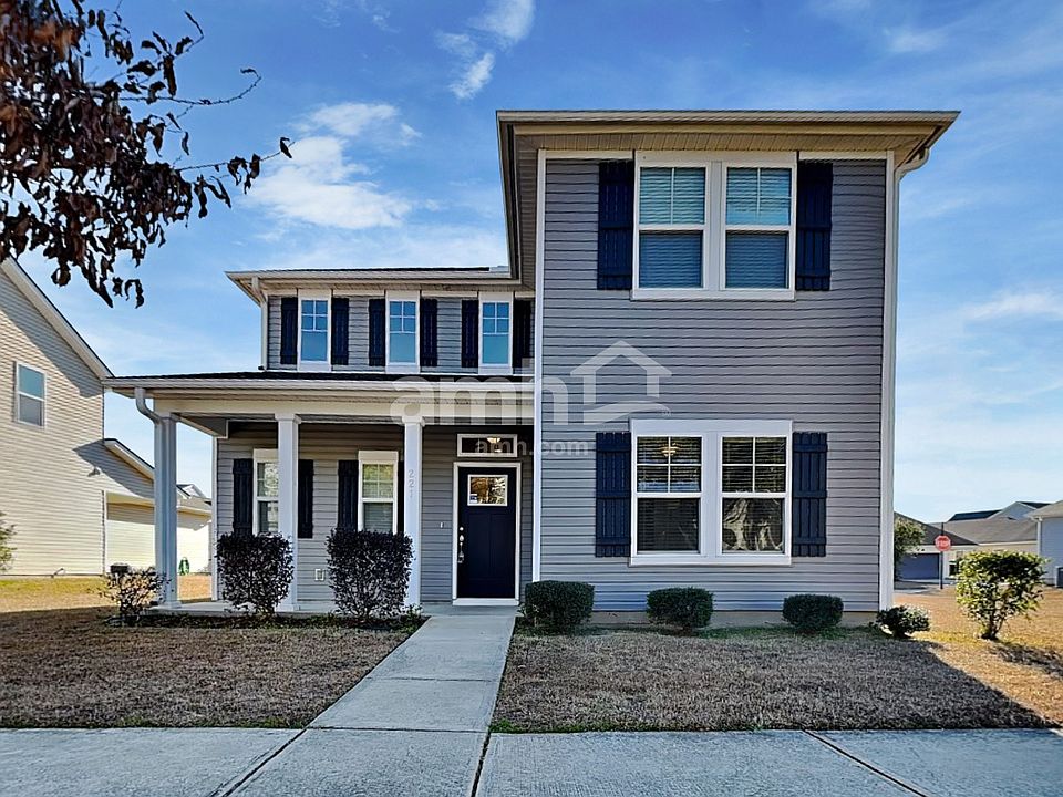 1st image of 221 Dogwood Cir