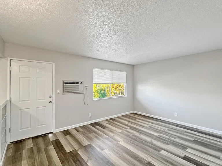 Ethan Apartments — Photo 54