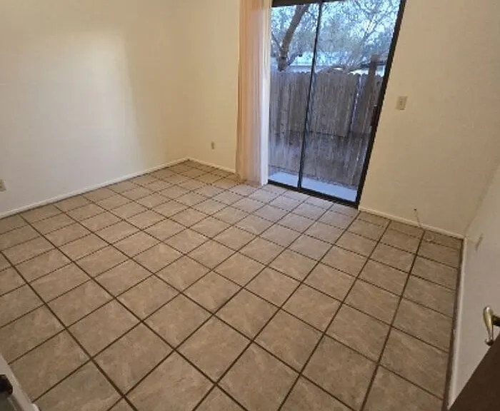 2784 N Columbus Blvd — Photo 14
