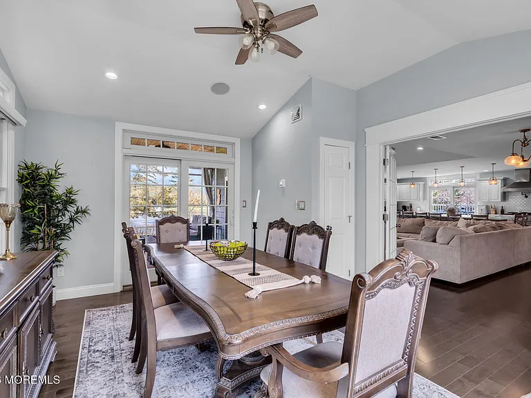 375 Kildare Dr — Photo 9