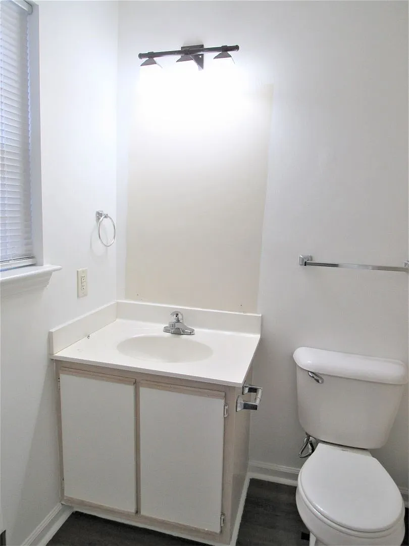 300 Meadowbrook Lane — Photo 3