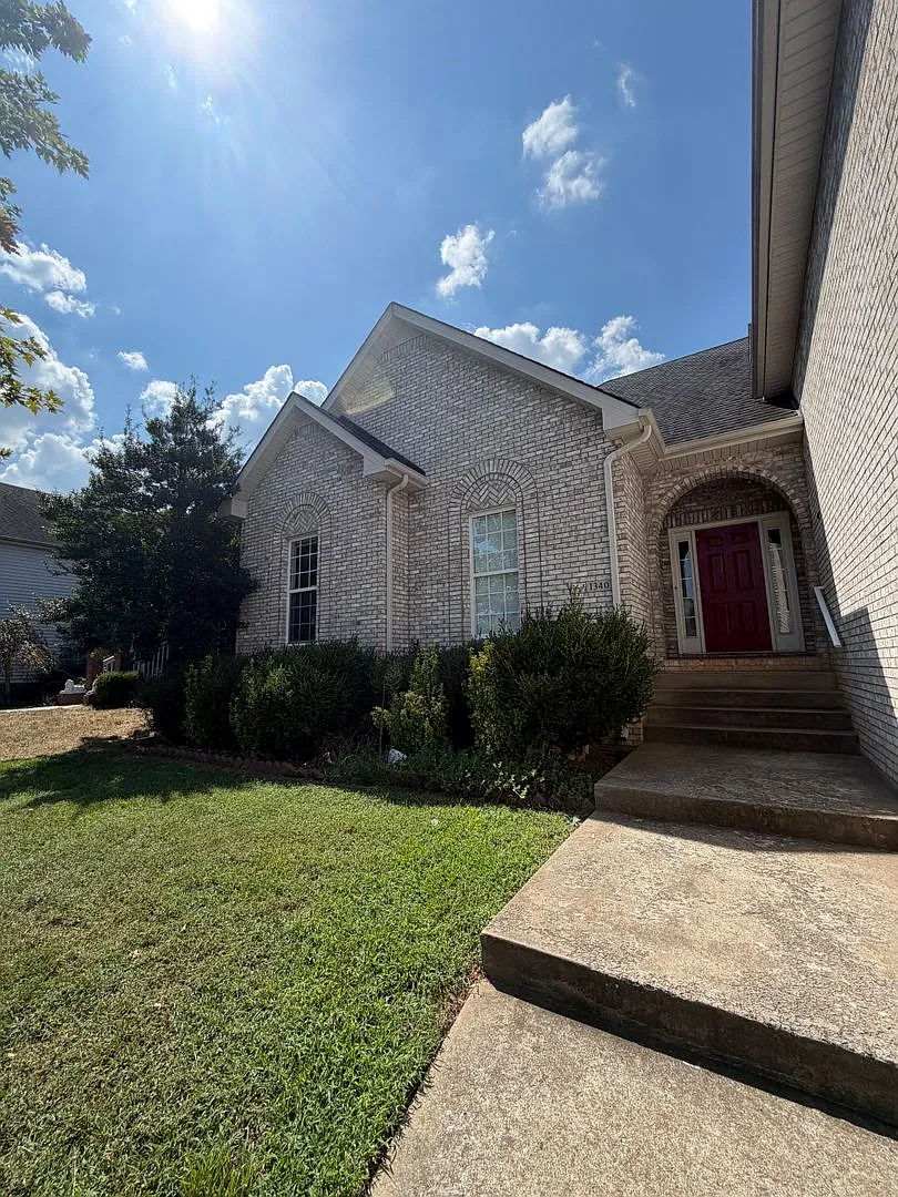 4 Bedroom Pet Friendly Fenced Backyard Home for Rent! — Photo 1