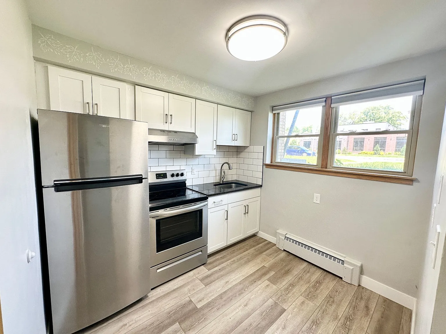 636 Larpenteur Apartments! — Photo 1
