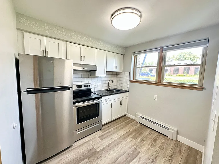 636 Larpenteur Apartments! — Photo 1